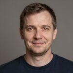 Улыбающийся клиент Артем В. пользуется биткоин кранами с мгновенным выводом от Бакс Серро